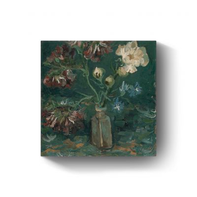 Flesje met pioenrozen en blauwe ridderspoor door Vincent van Gogh